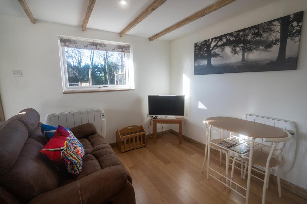 Rose Hideaway - Forest Of Dean Cosy Cabin Retreat Yorkley Exterior photo